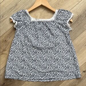 💚BUY 3 for $15💚 💚 Crazy 8 Dark Navy and White Floral Blouse